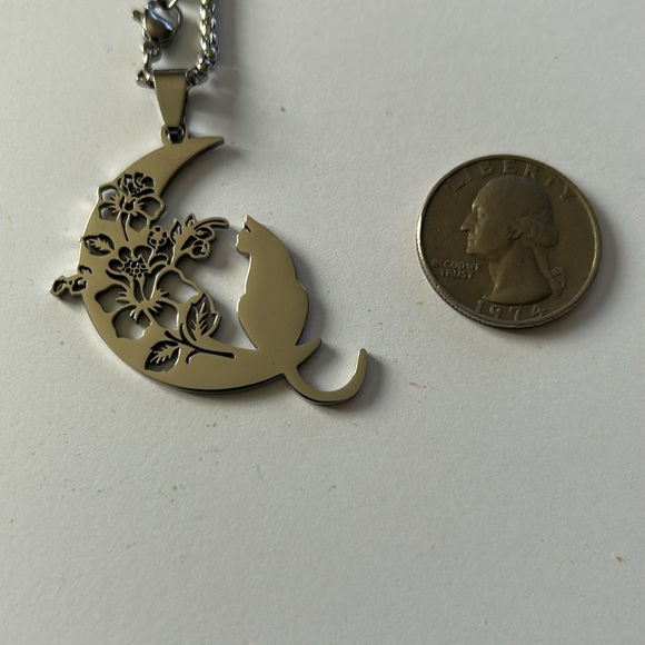 Moon and cat necklace - Picture 5 of 5
